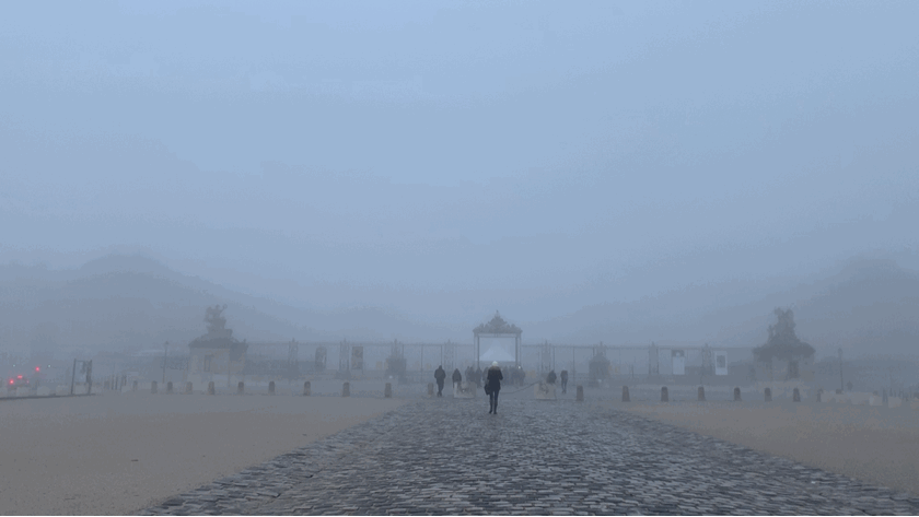 霧鎖凡爾賽宮