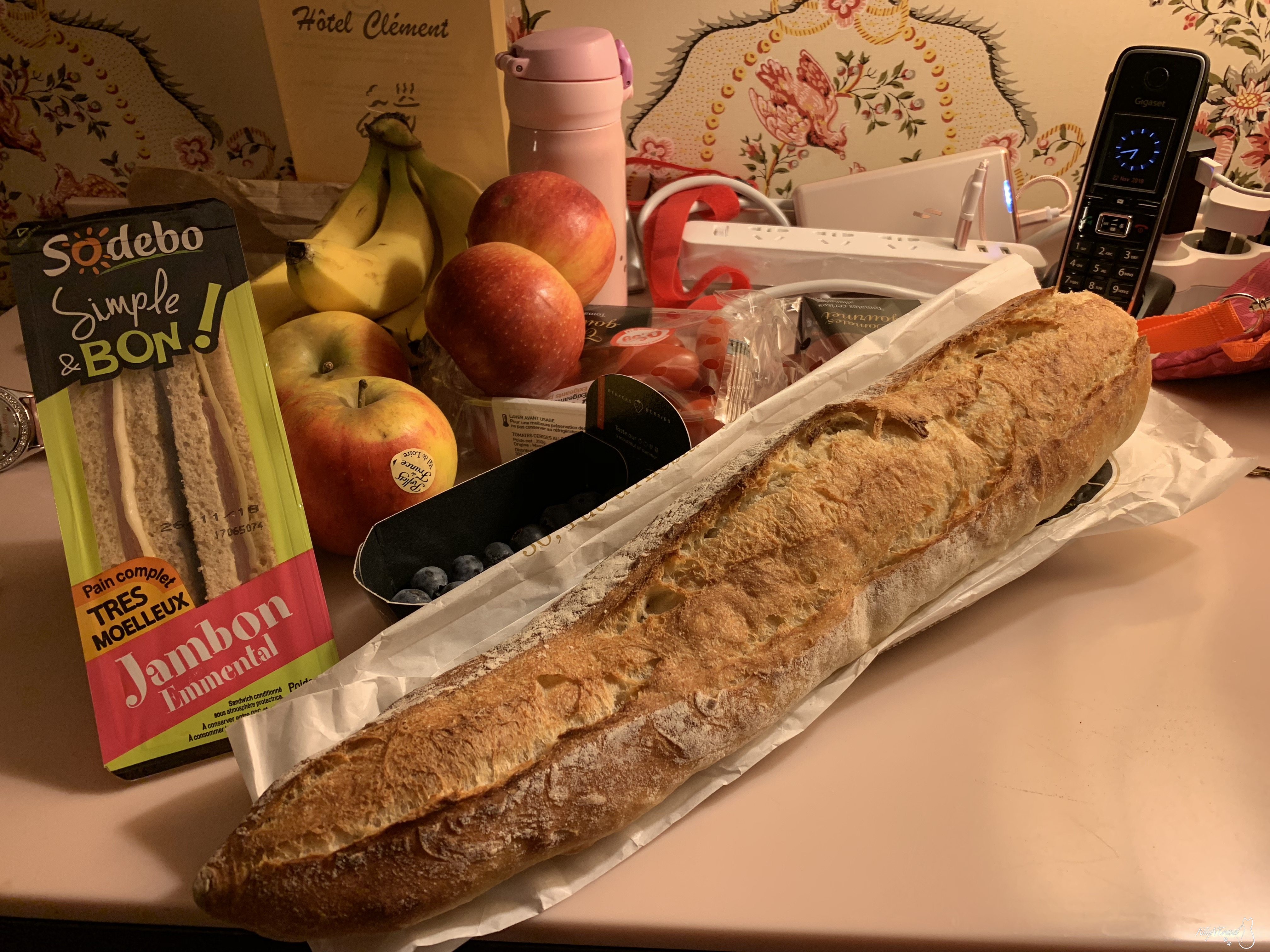 超市補貨水果三明治&1塊5歐的法國長條麵包