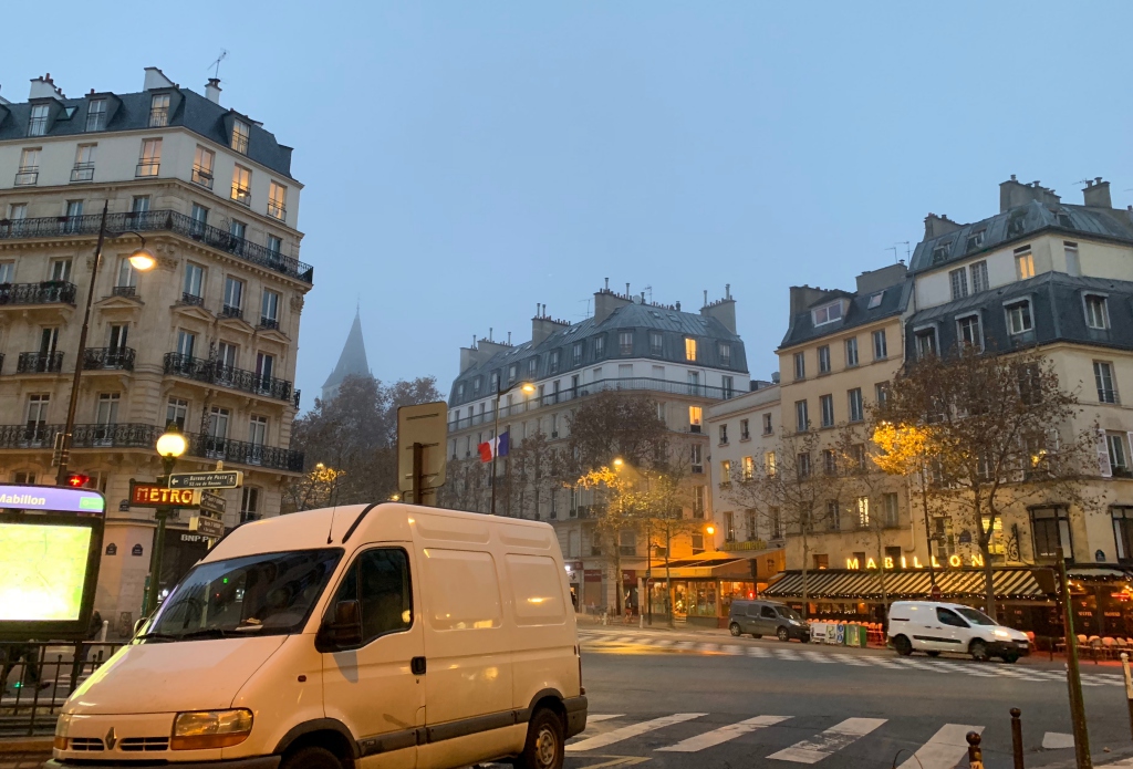 清晨的巴黎